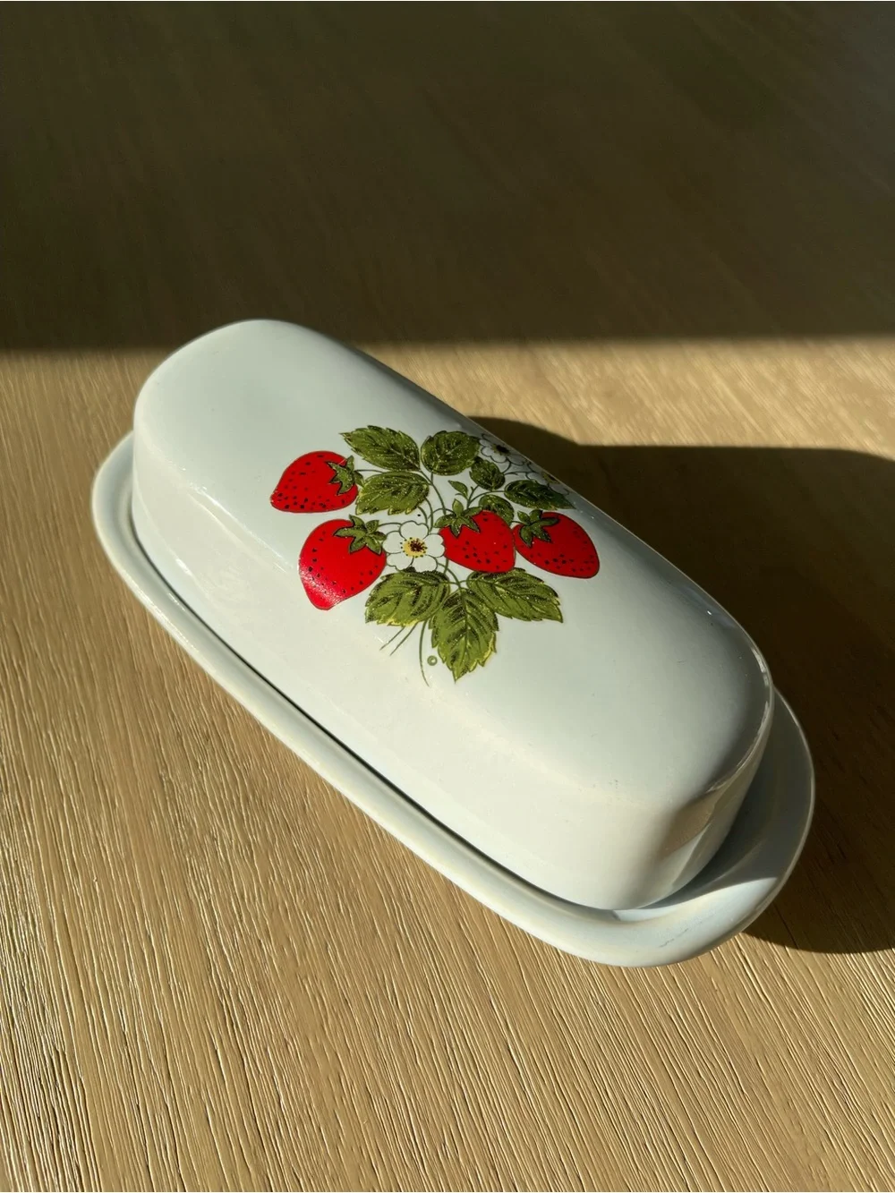 McCoy 7013 Vintage Ceramic Covered Butter Dish Strawberry Theme